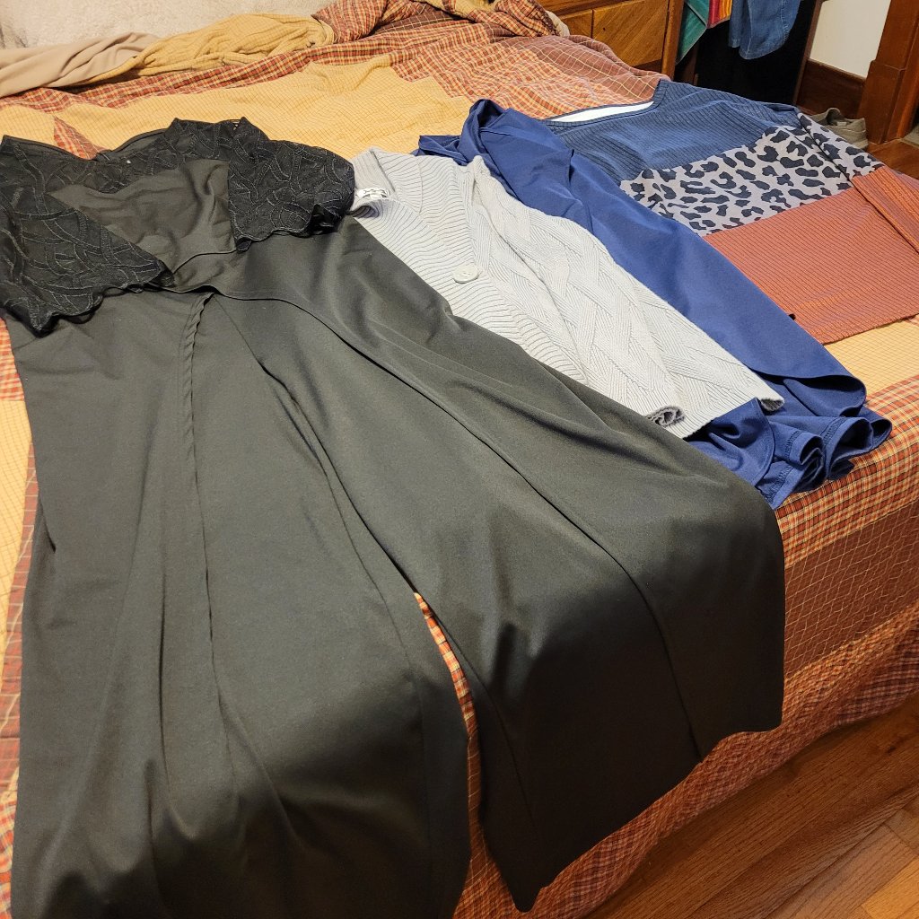 X995-Like New 4 Pieces Women's Bundle Box Sz 18-20-You Get All 4 Pcs